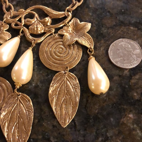 Retro Faux Pearl Gold Tone Necklace Statement piece - Picture 5 of 5